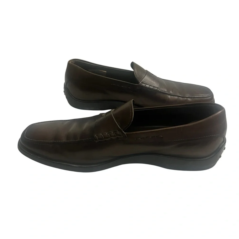 Tod's Men's Dark Brown Leather Slip-Ons, size 9, pre-owned, gently used